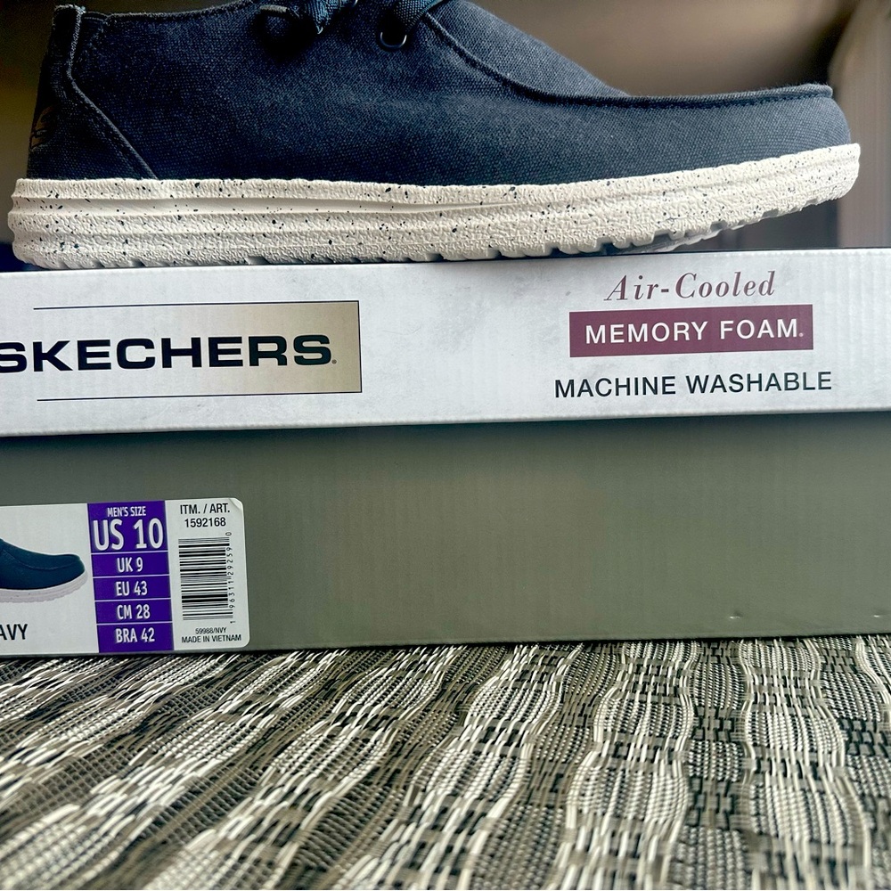 Skechers slip on shoes